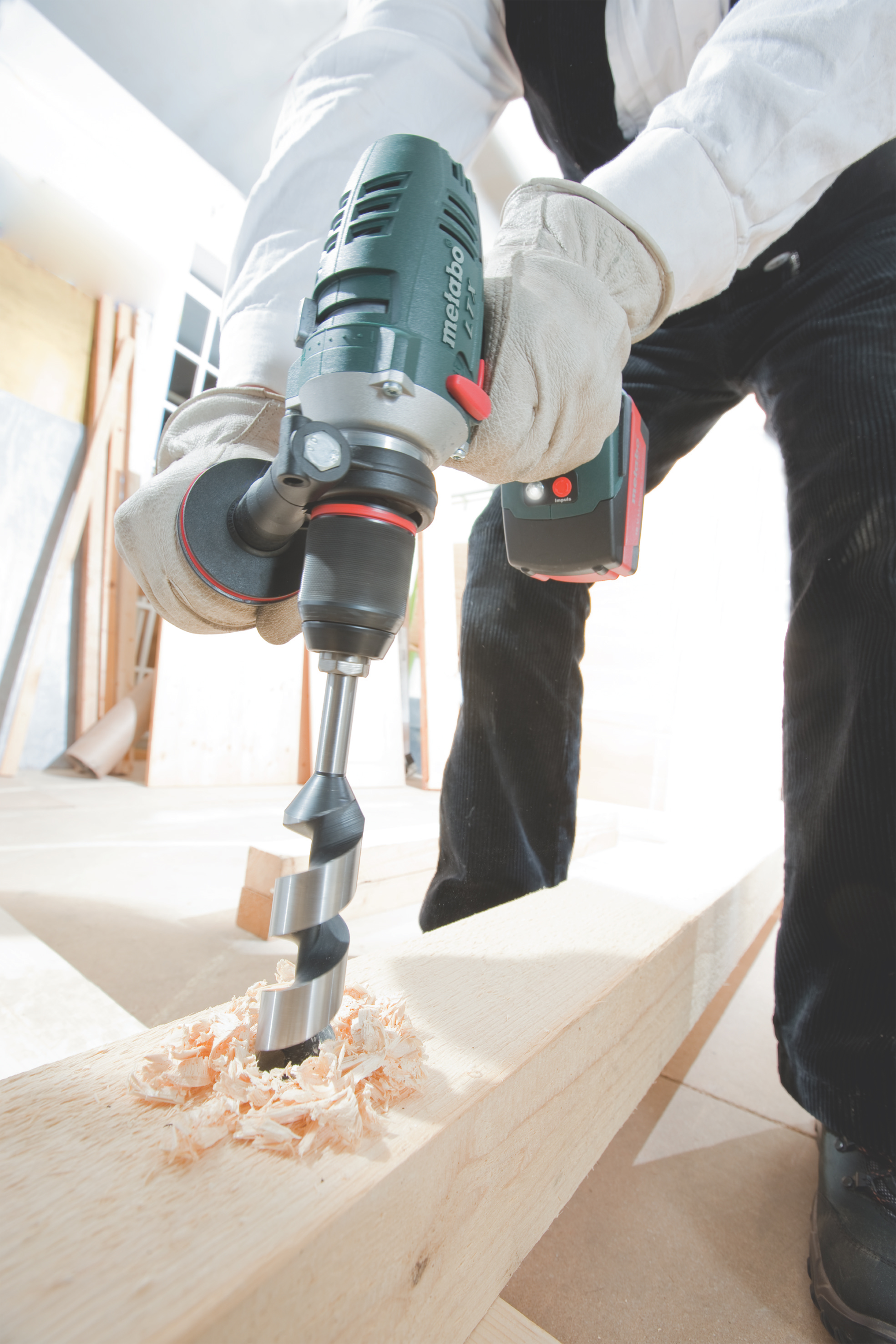 Увеличенная фотография Аккумуляторная ударная дрель шуруповерт Metabo SB 18 LT (2*4.0 Ач 60Нм) 602103500
